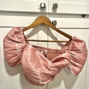 Shiny buff sleeves top